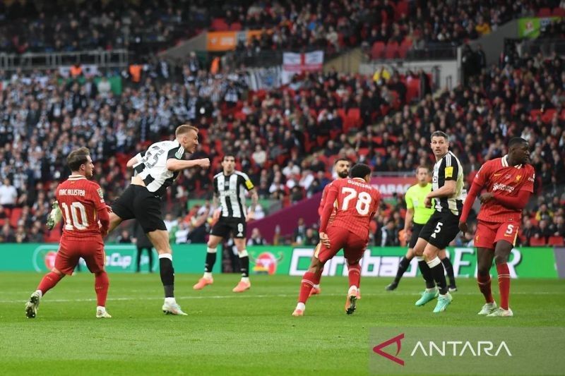 Mimpi Jadi Nyata! Dan Burn dan Newcastle United Raih Piala Liga Inggris