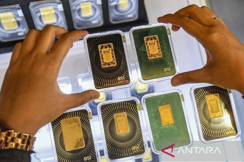 Harga Emas Antam Naik! Sentuh Rp1,745 Juta per Gram