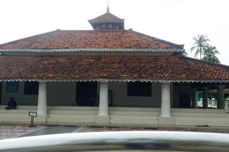 Masjid Al Kusaeni: Pesona Sejarah dan Spiritualitas di Pesisir Banten