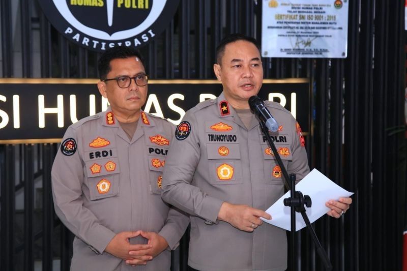 Kapolri Naikkan Pangkat Tiga Personel Polri yang Gugur di Lampung