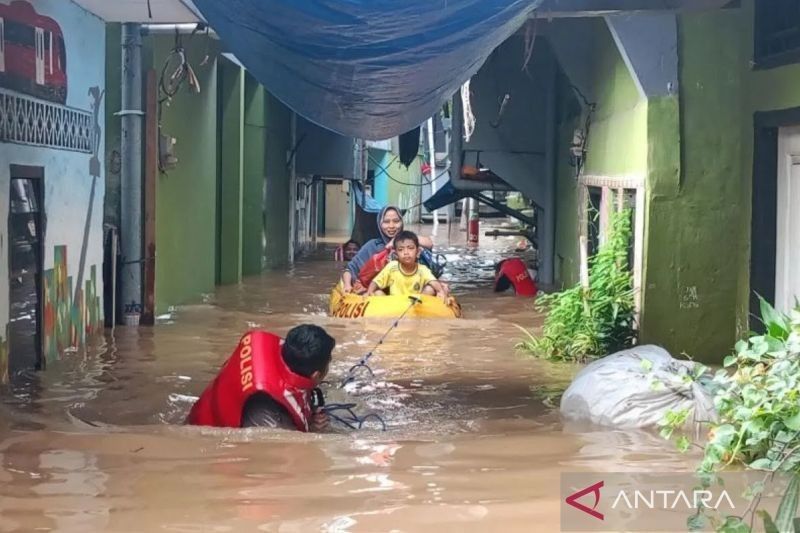 Banjir Jaktim: 30 Personel BPBD Dikerahkan, Genangan Capai 2,5 Meter