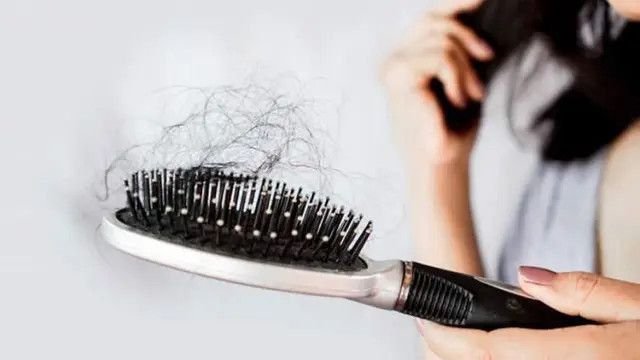Cara Mengatasi Rambut Rontok, Solusi Mudah dengan 2 Bahan Ini