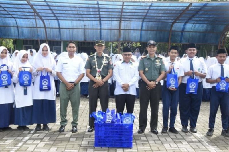 Kodim HST Salurkan Paket Makan Bergizi Gratis untuk 979 Siswa MTsN 2