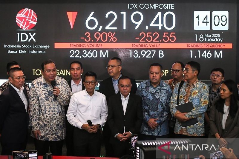 IHSG Anjlok 3,84 Persen, Pemerintah Diminta Cermat Terapkan Kebijakan Ekonomi