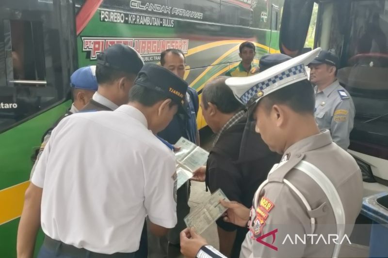 Polres Kuningan Cek Kelayakan 21 Bus Jelang Mudik Lebaran 2025: Pastikan Perjalanan Aman dan Nyaman