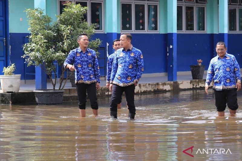 Banjir Palembang: Sekolah Terendam, Siswa Diizinkan Belajar Daring