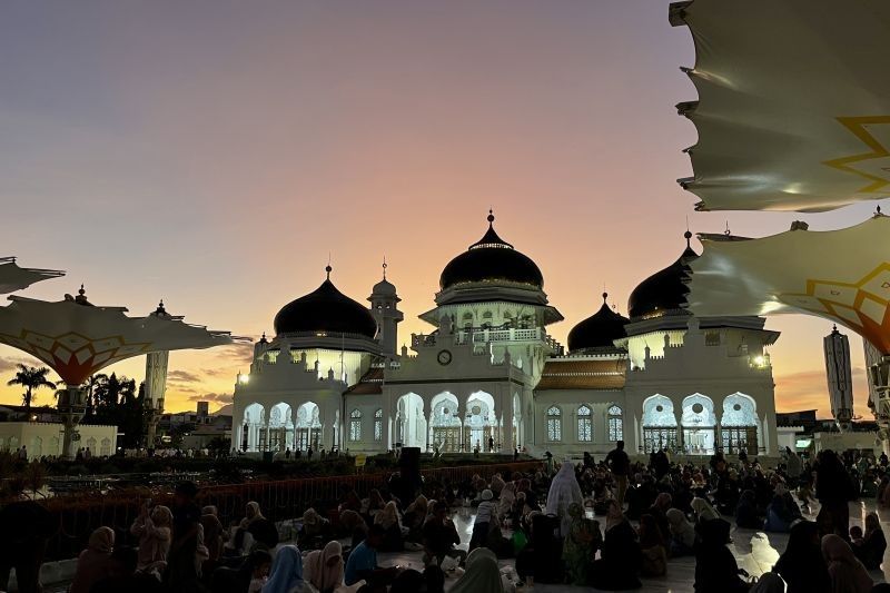 Masjid Raya Baiturrahman Ramai Jamaah Qiyamul Lail, Sajikan Hafalan 30 Juz Al-Quran