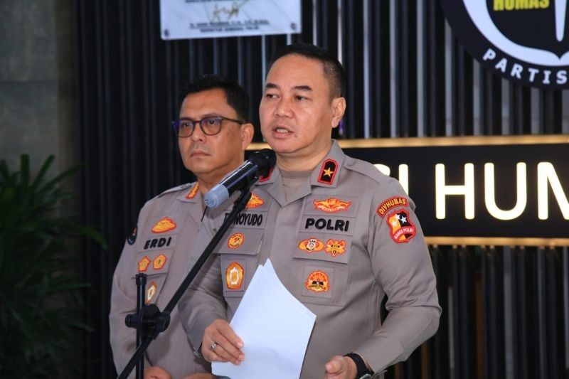 Polri Makamkan Tiga Personel yang Gugur di Lampung