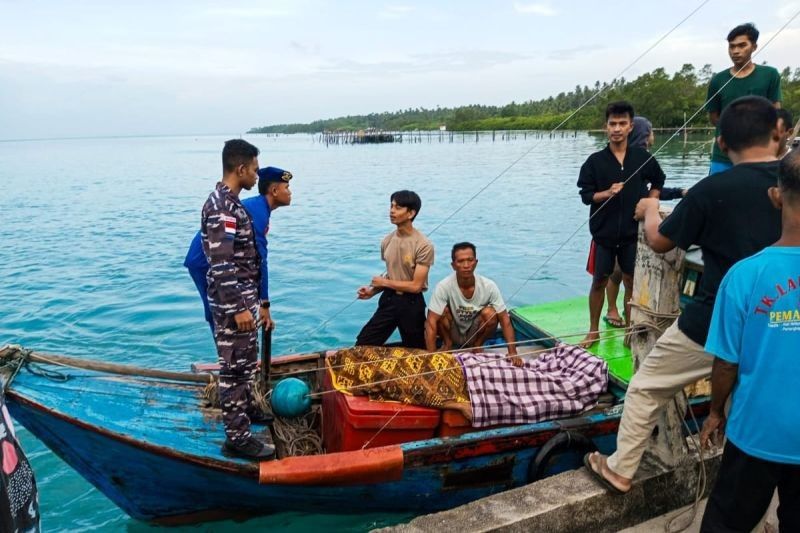 Tragedi KM Lyyra: Lanal Ranai Evakuasi ABK Kapal Terbakar di Natuna