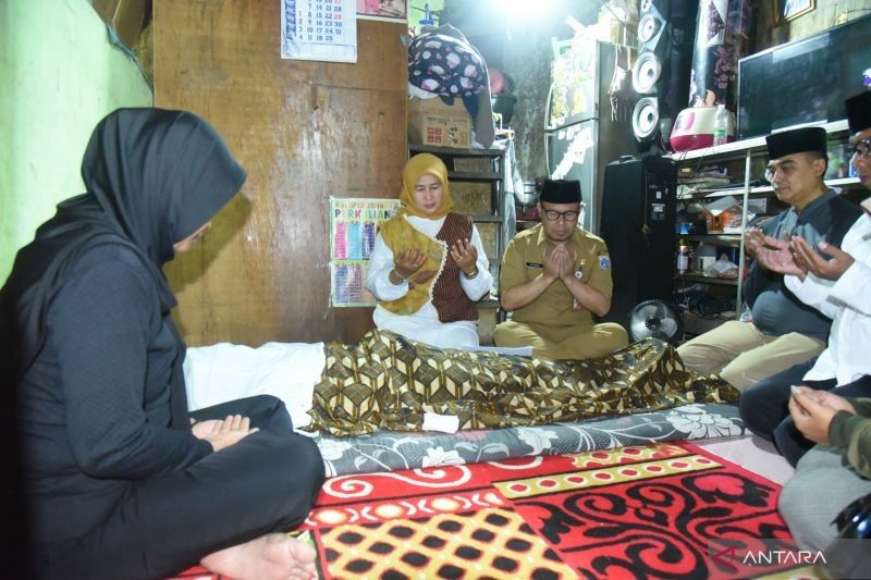 Plt Wali Kota Jaktim Evakuasi Korban Kecelakaan di Jalan Ngurah Rai, Tindakan Cepat Selamatkan Nyawa?