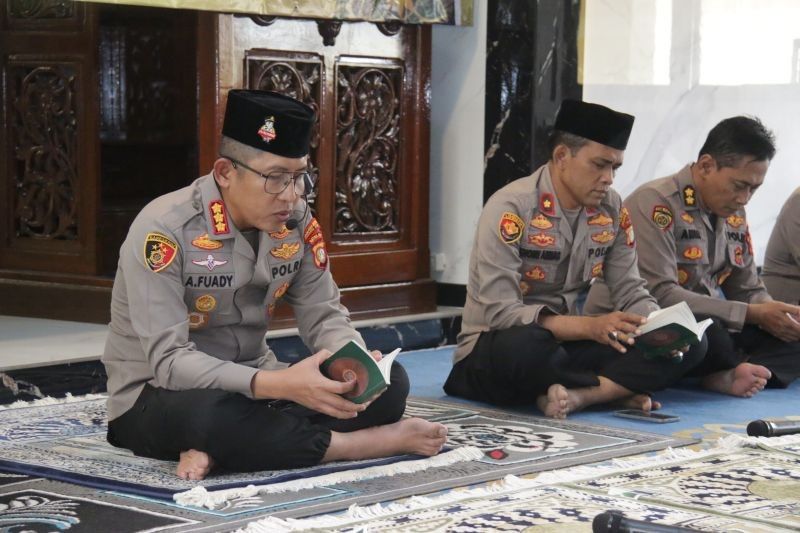 Polres Jakut Gelar Doa Bersama untuk Tiga Polisi Gugur di Lampung