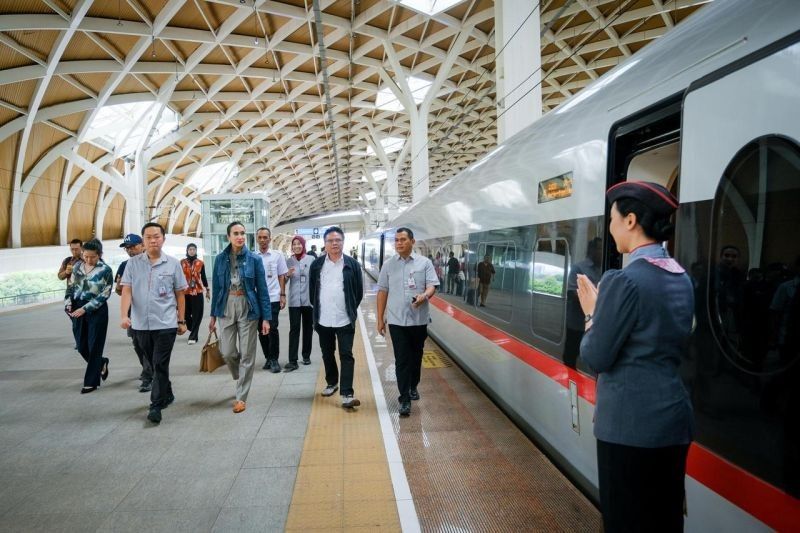 Mudik Lebaran 2025: Menpar Minta KCIC Optimalkan Layanan Kereta Cepat Whoosh