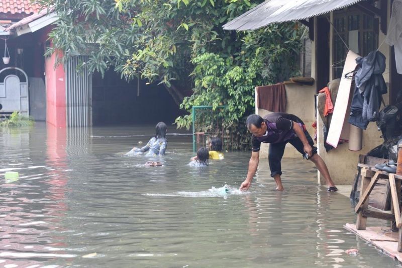 Banjir Cipondoh Surut, Warga Mulai Kembali ke Rumah