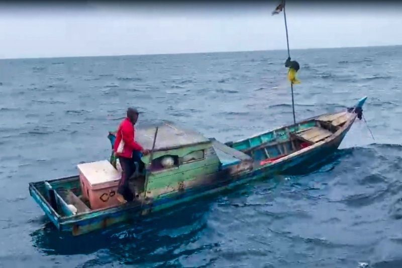 Nelayan Natuna Hilang Kontak Ditemukan Selamat Setelah Mesin Kapal Mati