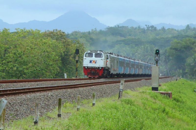 KAI Daop 6 Yogyakarta Imbau Warga Jauhi Jalur Kereta Api Selama Lebaran 2025