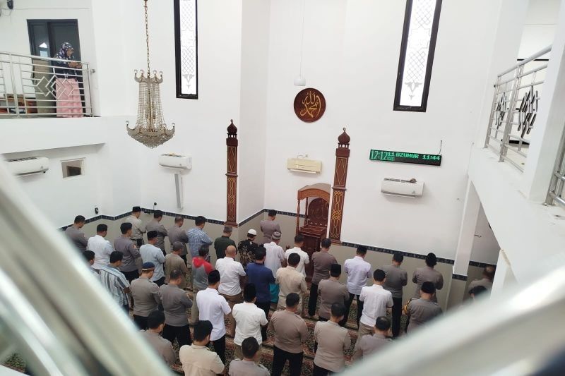 Polres Ponorogo Gelar Shalat Ghaib untuk Tiga Polisi Gugur di Lampung