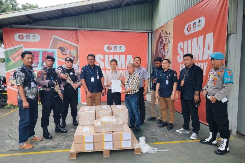 Polisi Kawal Ketat Logistik PSU Pilkada Banggai dari Jakarta