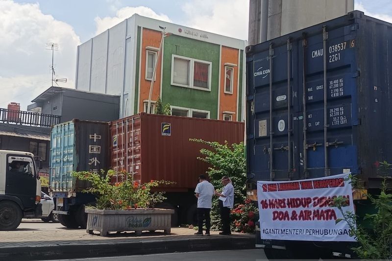 Demo Sopir Truk Lumpuhkan Tanjung Priok, Macet Total!