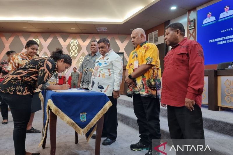 Papua Barat Salurkan Dana Hibah dan Bansos Rp88,9 Miliar untuk 185 Lembaga