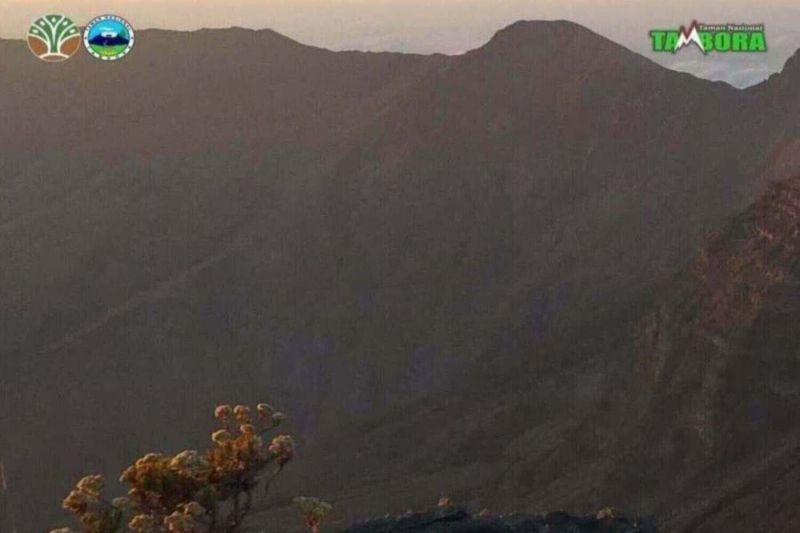 Jalur Pendakian Gunung Tambora Ditutup, Cuaca Ekstrem Jadi Penyebabnya