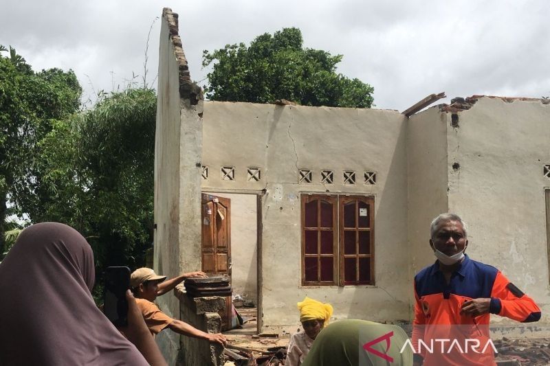 80 Rumah Rusak Akibat Angin Puting Beliung di Lombok Tengah