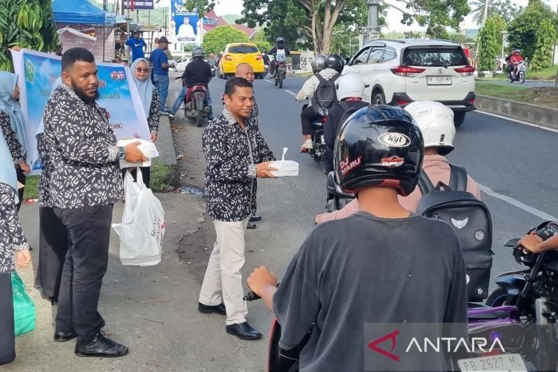 PA Manokwari Salurkan Zakat Pegawai untuk Warga Kurang Mampu