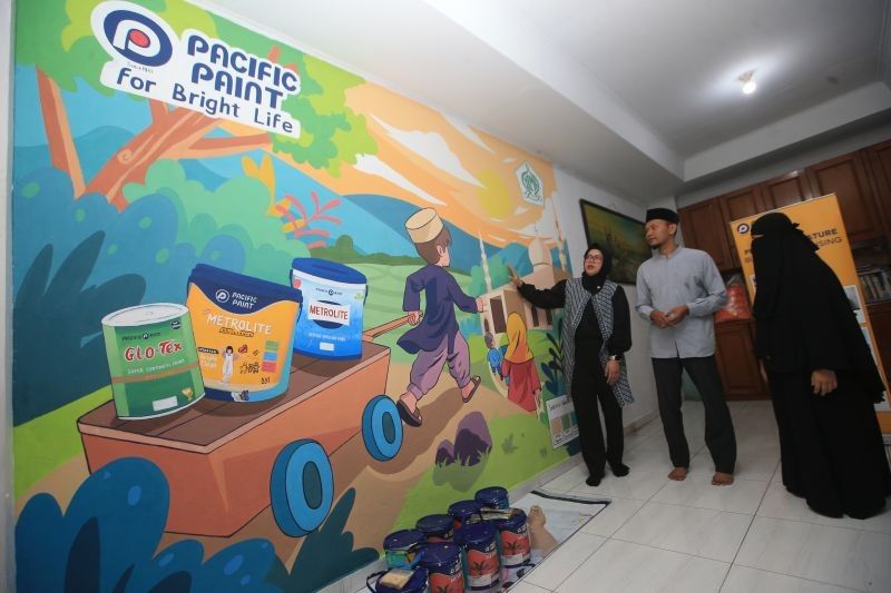 Pacific Paint Donasikan 12.500 Liter Cat untuk Ceriakan 250 Panti Asuhan di Jawa