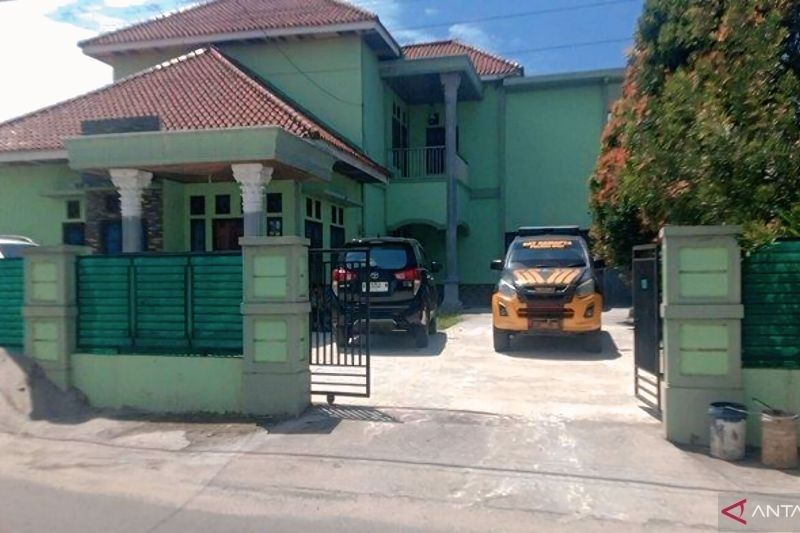 KPK Geledah Rumah Anggota DPRD OKU, Sita Koper Diduga Berisi Dokumen Penting