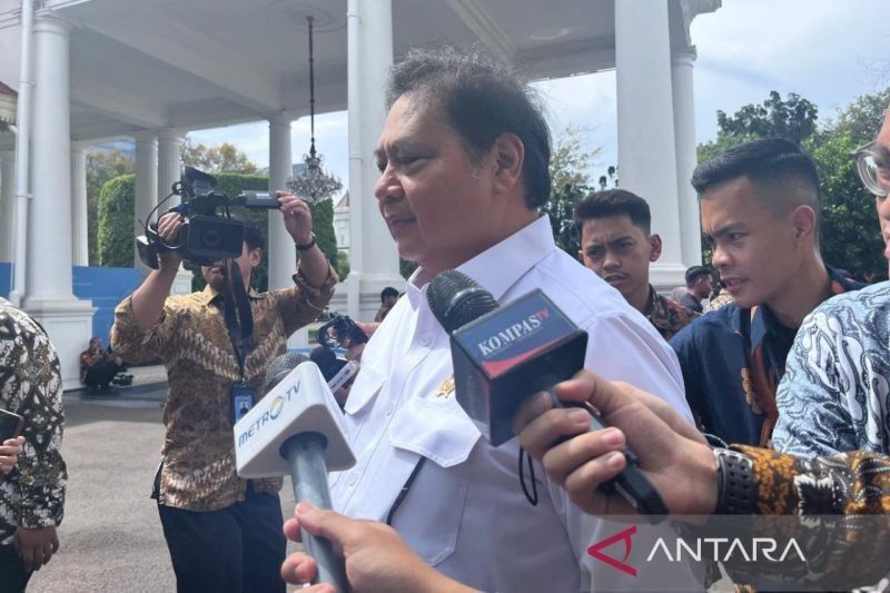 Prabowo Panggil Menteri dan Dirut Himbara Bahas Keuangan Inklusif