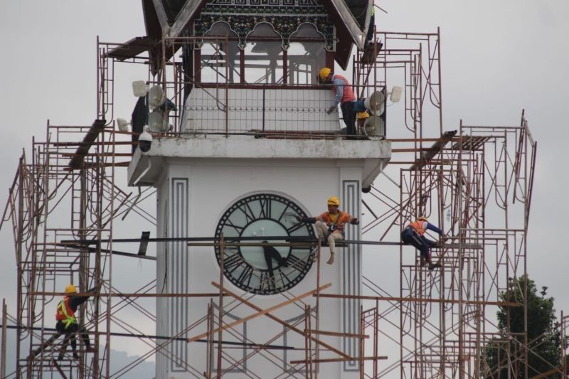 Jam Gadang Bukittinggi Kembali Berseri: Pengecatan Ulang dan Pembenahan Kawasan Sambut Lebaran