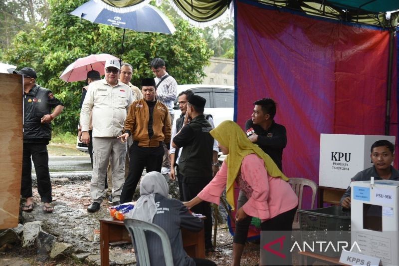 Hujan Deras Tak Halangi Antusiasme Pemilih PSU Bangka Barat