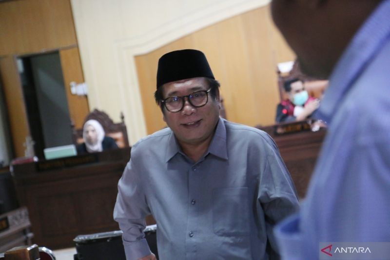 Mantan Bupati Lombok Tengah, Suhaili, Mendadak Drop Saat Diperiksa Kasus Penipuan Rp1,5 Miliar