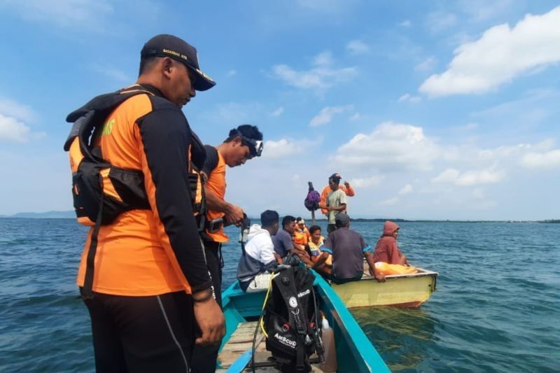 Tim SAR Evakuasi Jenazah Nelayan Muda yang Tenggelam di Sumbawa