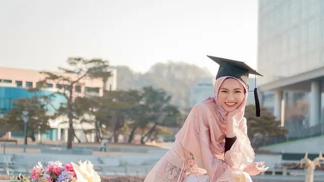 5 Inspirasi Model Hijab Wisuda 2025, Bikin Penampilan Makin Anggun di Hari Kelulusan
