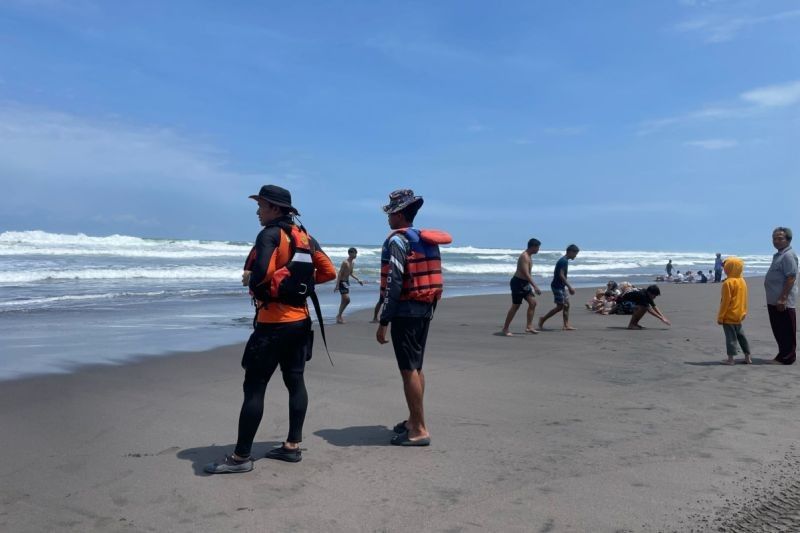 Jetski Dikerahkan, Pencarian Wisatawan Terseret Ombak Parangtritis Masih Nihil