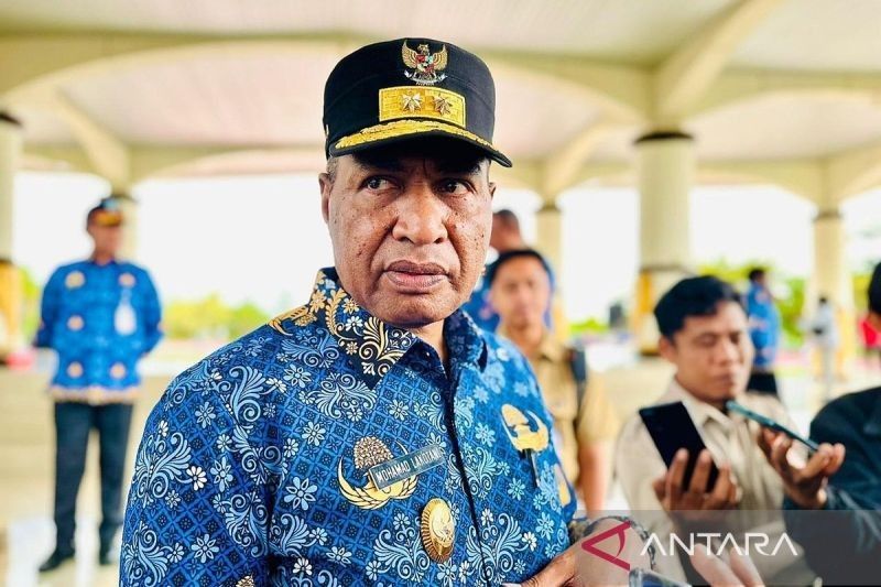 Wagub Papua Barat Beri Sanksi Tegas ASN dan Honorer yang Tidak Disiplin