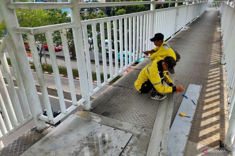 Tangga JPO Bolong di Daan Mogot Ditambal, Pelat Besi Tiga Kali Dicuri