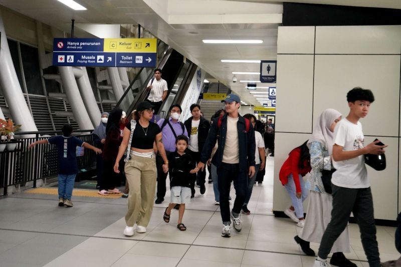 LRT Jabodebek Layani 1,2 Juta Penumpang Selama Lebaran 2025!