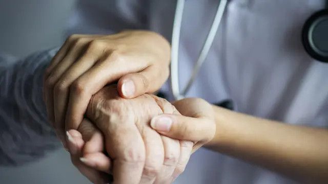Pneumonia pada Lansia, Penyebab, Gejala, dan Cara Mencegahnya