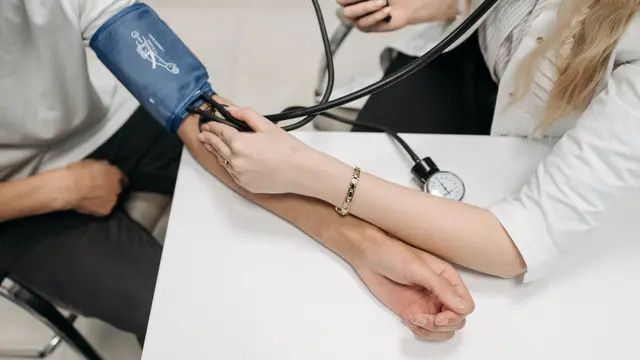 Waspadai Gejala Darah Tinggi, Segera Konsultasi ke Dokter Jika Mengalami Tanda-Tanda ini