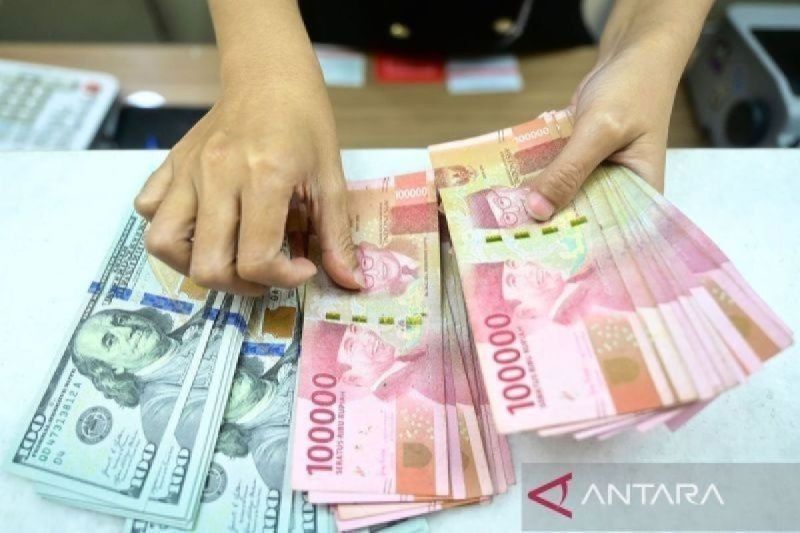 Rupiah Menguat 46 Poin, Tembus Rp16.831 per Dolar AS