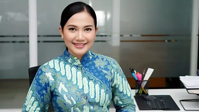 5 Model Tunik Batik untuk Kantor, Tampil Elegan dan Santai