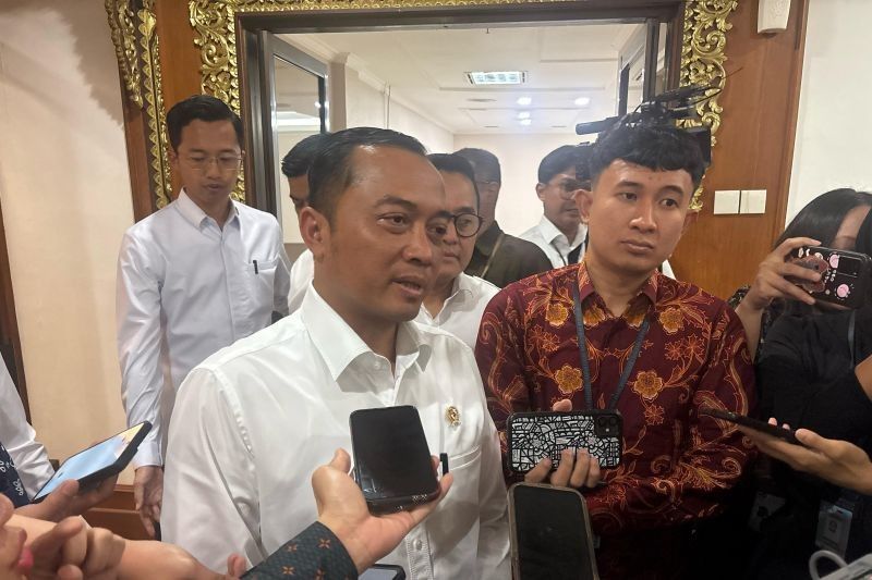 Mensesneg Tegaskan Silaturahmi Pejabat ke Jokowi Bukan 'Matahari Kembar'