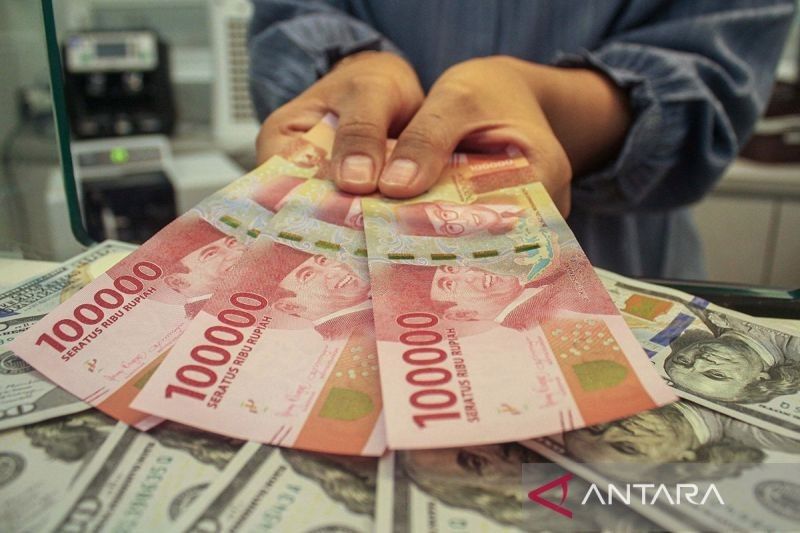 Rupiah Melemah 38 Poin, Tembus Rp16.845 per Dolar AS