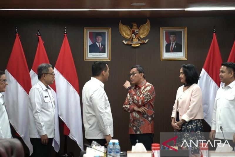Hati-Hati Cabut Moratorium, Menaker Karding Pertimbangkan Saran Berbagai Pihak