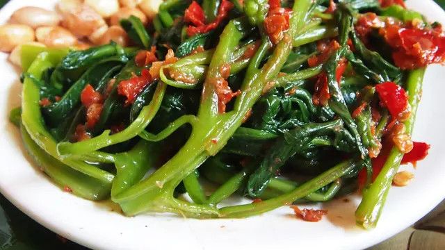 Lezatnya Plecing Kangkung, Kuliner Tradisional Dengan Sajian Sederhana dari Tanah Lombok