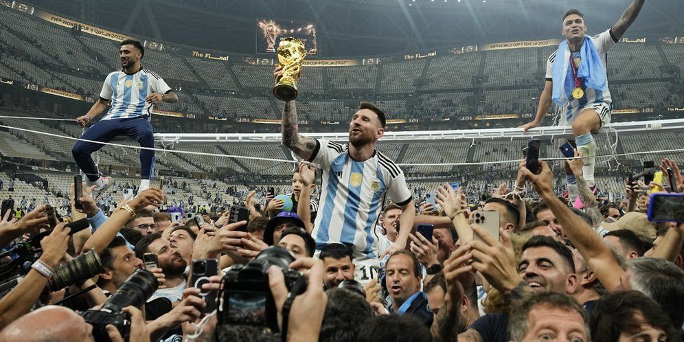 Melihat Lionel Messi Main Menyenangkan Tapi Dia Bukan Tuhan