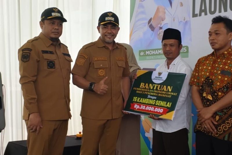 Baznas Probolinggo Berdayakan Ekonomi Umat dengan Bantuan 15 Kambing