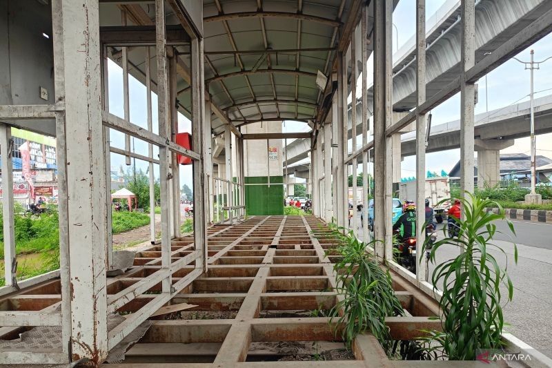 Halte Transjakarta di Jalan Bekasi-Cakung Terbengkalai, Warga Keluhkan Kondisi yang Memprihatinkan