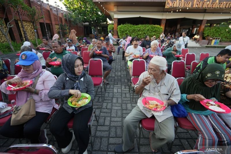 Wali Kota Mojokerto dan SSB Beri Sarapan Gratis Ratusan Warga, Tindakan Nyata untuk Masyarakat